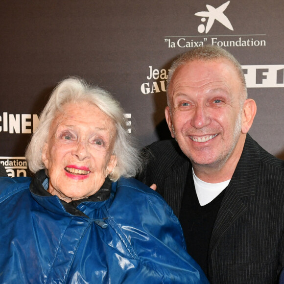 Costa-Gavras, Micheline Presle, Jean-Paul Gaultier - Visite privée de l'exposition Cinémode par Jean-Paul Gaultier à la cinémathèque française à Paris le 3 octobre 2021. © Veeren Ramsamy - Christophe Clovis/Bestimage 