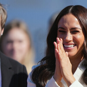 Le prince Harry et Meghan Markle assistent à la finale d'athlétisme, au deuxième jour des Invictus Games 2020 à La Haye, le 17 avril 2022.