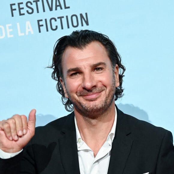 Michael Youn - Photocall de la soirée de projection du téléfilm "Une affaire française" lors du Festival du Film de Fiction de La Rochelle. Le 16 septembre 2021