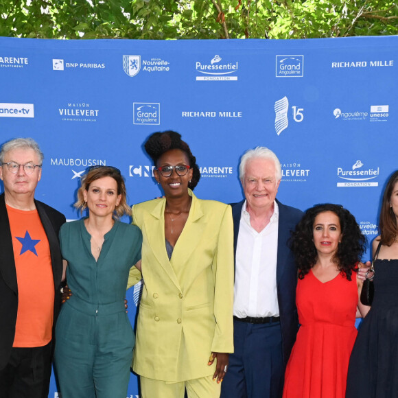 Alex Beaupain, Sébastien Pilote, Dominique Besnehard, Veerle Baetens, Isabelle Kabano, André Dussollier (président du jury), Leyla Bouzid, Joséphine Japy, Alexis Moncorgé et Patrick Cohen au photocall du jury au jardin des Bardines lors du 15ème festival du film francophone d'Angoulême le 23 août 2022. © Coadic Guirec / Bestimage 