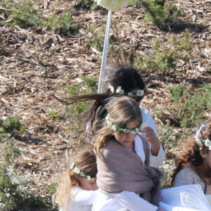 Mariage de Jean-Luc Delarue et Anissa Kehl à Belle-île-en-mer, le 12 mai 2012. Le couple s'est marié dans la maison de l'animateur à Sauzon au cours d'une cérémonie intime. Le fils de Jean-Luc Delarue, Jean, était aux côtés de son père. Le couple, main dans la main, et leurs invités se sont dirigés vers une allée, en direction de la mer, afin de se réunir sur la plage.