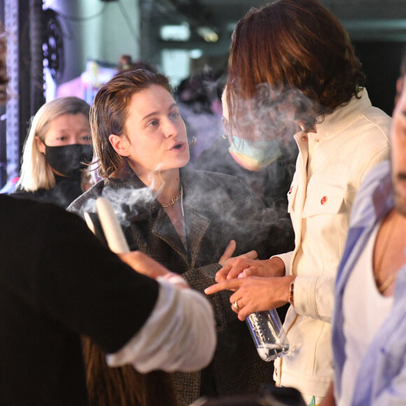 Chris (Christine and the Queens) en backstage du défilé Lecourt Mansion Femme Automne/Hiver 2022/2023 lors de la Fashion Week de Paris, le 5 mars 2022. © Veeren-Clovis/Bestimage