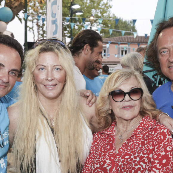 Laurent Amar, Loana, Nicoletta, Jean-Christophe Molinier lors d'un tournoi de pétanque place des Lices organisé par le magazine Turquoise pour l'association Sourire à la vie à Saint-Tropez le 10 août 2022. © Jack Tribeca / Bestimage