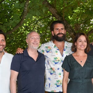 Guest, Lionel Dutemple, Grégoire Ludig, Marie Gillain, Julien Guetta et Jean-Paul Rouve - Photocall du film "Les cadors" lors du 15ème Festival du Film Francophone d'Angoulême. Le 24 août 2022 © Coadic Guirec / Bestimage