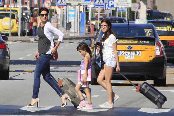 L'entraineur du Bayern de Munich, Pepe Guardiola arrive à Barclone avec sa femme Cristina et ses enfants, Maria, Marius et Valentina le 1er juin 2014.