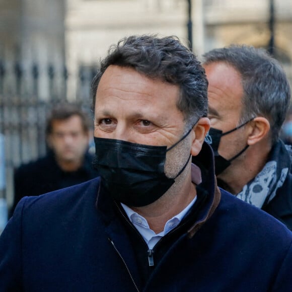 Arthur ( Essebag) et Nikos Aliagas - Sorties des obsèques de Jean-Pierre Pernaut en la Basilique Sainte-Clotilde à Paris le 9 mars 2022. © Christophe Clovis / Bestimage