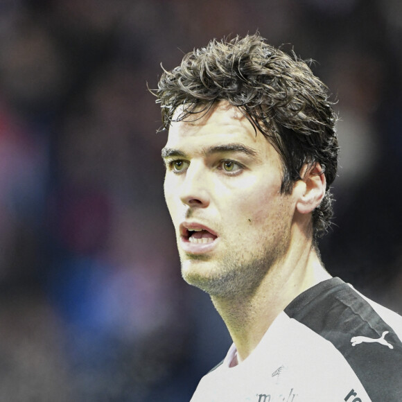 Yoann Gourcuff - Karine Ferri encourage son compagnon Yoann Gourcuff lors du match Psg-Rennes au Parc des Princes à Paris le 6 novembre 2016. (victoire 4-0 du Psg) © Pierre Perusseau/Bestimage