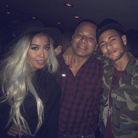 Photo de Rafaella, son grand frère Neymar Jr et leur père, Neymar Santos. Février 2017.