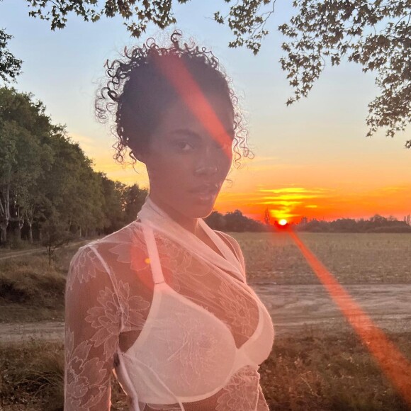 Tina Kunakey au mariage de Simon Porte Jacquemus. Instagram. Le 31 août 2022.