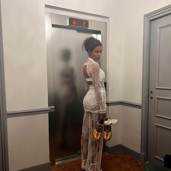 Tina Kunakey au mariage de Simon Porte Jacquemus. Instagram. Le 31 août 2022.