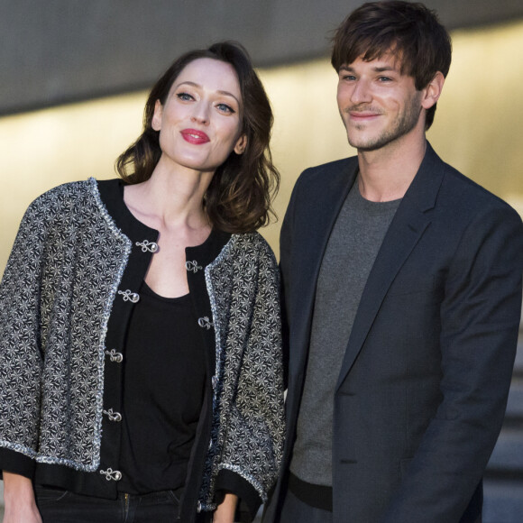 Gaspard Ulliel et sa compagne Gaëlle Pietri - People au Photocall du défilé Chanel Croisière "Paris-Séoul" au Dongdaemun Design Plaza de Séoul