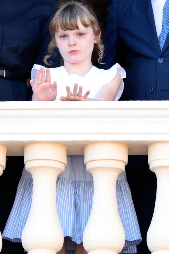 La princesse Gabriella de Monaco durant la procession de la Fête Dieu sur la place du Palais, le 16 juin 2022. C'est le retour officiel de la princesse Charlene depuis l'annonce de sa contamination à la COVID début juin. Pendant ce jour férié à Monaco, la Principauté a célébré la Fête-Dieu (Corpus Domini). Cette fête catholique, instituée par le pape Urbain IV en 1264, se tient chaque année le jeudi qui suit la Trinité, soixante jours après Pâques. Elle célèbre la présence réelle de Jésus-Christ sous les apparences du pain et du vin, devenus son corps et son sang. © Claudia Albuquerque / Bestimage 