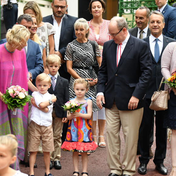 La Princesse Charlene de Monaco, le prince héréditaire Jacques, la princesse Gabriella et le prince Albert II de Monaco durant le traditionnel Pique-nique des monégasques au parc princesse Antoinette à Monaco le 6 septembre 2019. Cette année, l'événement a du être légérement raccourci à cause de la pluie, la famille princière était entourée par Monseigneur Barsi, le maire de Monaco M. Georges Marsan, par leurs cousins Jean-Léonard de Massy, son fils Melchior et Mélanie De Massy. © Bruno Bebert / PRM / Bestimage  Prince Albert II of Monaco, Princess Charlene and their children at the Monegasque Picnic at Princess Antoinette Park in Monaco on september 6th 2019