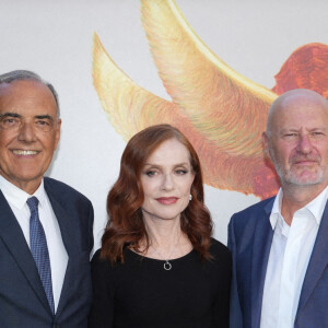 Alberto Barbera, Isabelle Huppert, Jean-Paul Salome - Projection du film "La Syndicaliste" lors de la 79e édition du festival international du film de Venise (La Mostra), le 2 septembre 2022. © MPP/Bestimage
