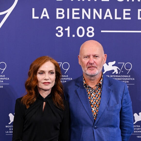 Isabelle Huppert, Grégory Gadebois - Photocall du film "La Syndicaliste" lors de la 79e édition du festival international du film de Venise (La Mostra), le 2 septembre 2022. © MPP/Bestimage