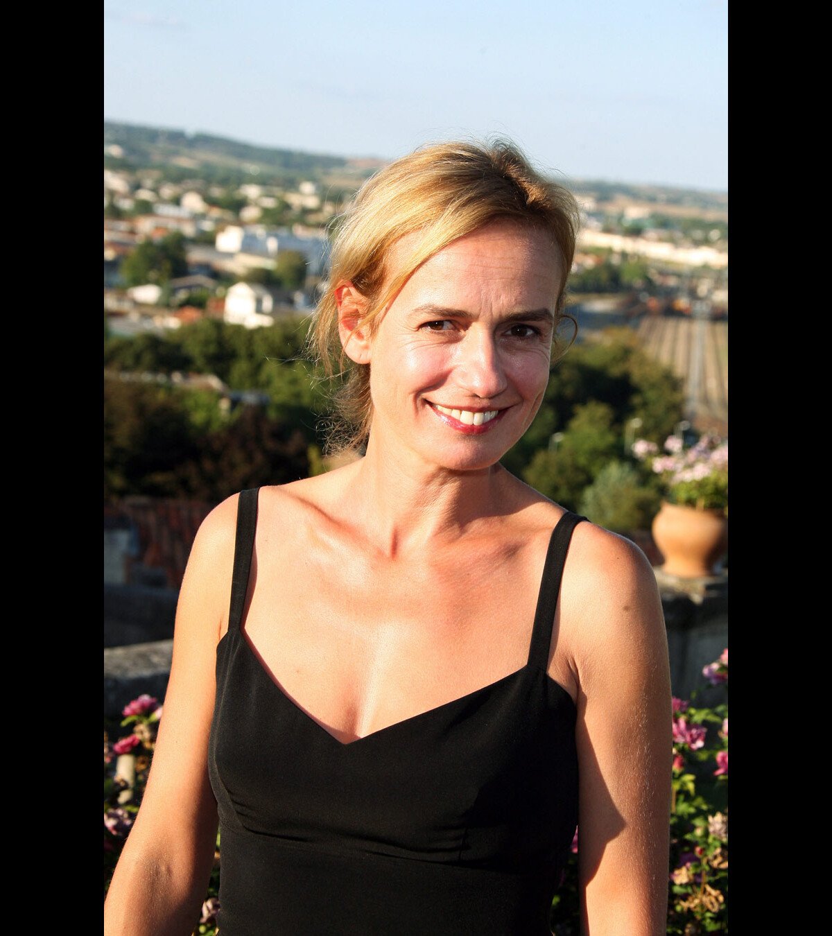 Regardez Sandrine Bonnaire évoquer son agression : ''Il y a des injustices  impardonnables...'' - Purepeople