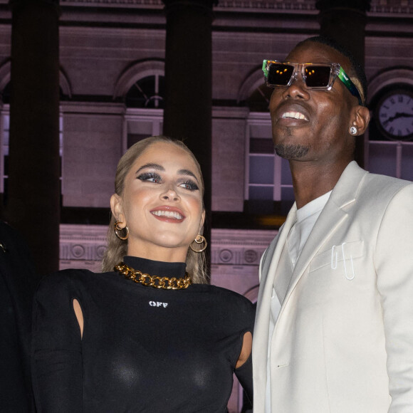 Paul Pogba et sa femme Maria Zulay Salaues - Arrivées et sorties du défilé Off-White Femme Automne/hiver 2022/2023 au palais Brongniart à Paris, France, le 28 février 2022. © Jeremy Melloul / Bestimage