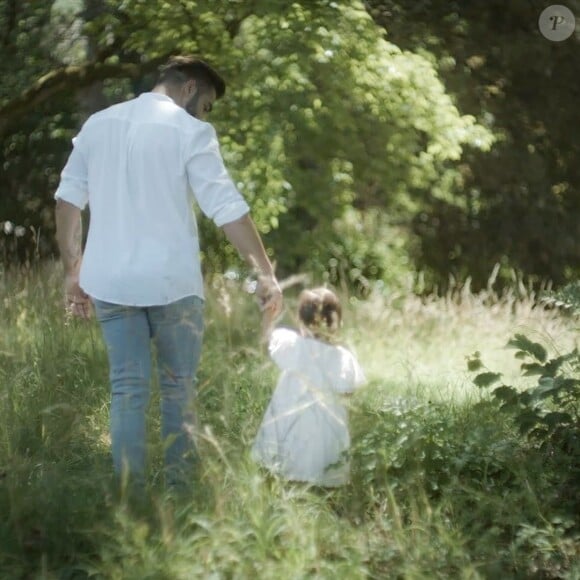 Kendji Girac et sa fille sur Instagram.