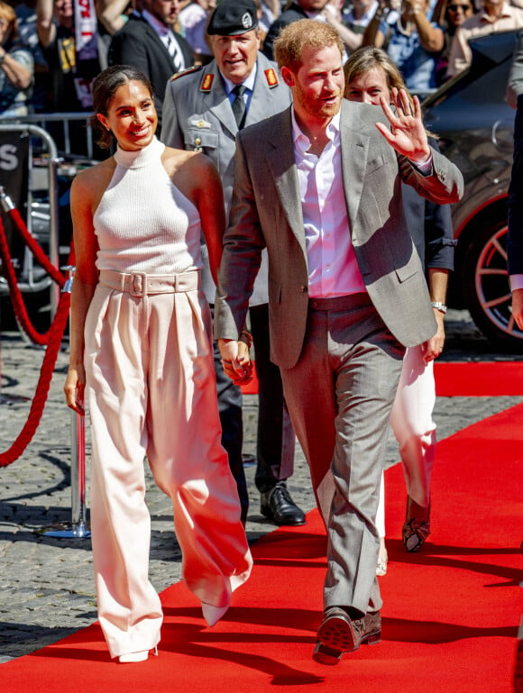 Le prince Harry, duc de Sussex et Meghan Markle, duchesse de Sussex, arrivent à l'hôtel de ville pour l'événement Invictus Games Dusseldorf 2023 One Year to Go, à Düsseldorf, Allemagne, le 6 septembre 2022.