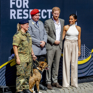 Le prince Harry, duc de Sussex et Meghan Markle, duchesse de Sussex, arrivent à l'hôtel de ville pour l'événement Invictus Games Dusseldorf 2023 One Year to Go, à Düsseldorf, Allemagne, le 6 septembre 2022.