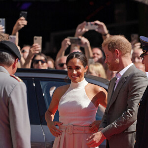 Le prince Harry, duc de Sussex et Meghan Markle, duchesse de Sussex, arrivent à l'hôtel de ville pour l'événement Invictus Games Dusseldorf 2023 One Year to Go, à Düsseldorf, Allemagne, le 6 septembre 2022.