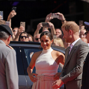 Le prince Harry, duc de Sussex et Meghan Markle, duchesse de Sussex, arrivent à l'hôtel de ville pour l'événement Invictus Games Dusseldorf 2023 One Year to Go, à Düsseldorf, Allemagne, le 6 septembre 2022.