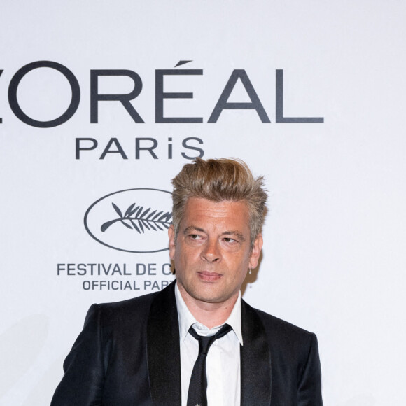 Benjamin Biolay au photocall du dîner "L'Oréal" lors du 75ème Festival International du Film de Cannes, le 18 mai 2022. 