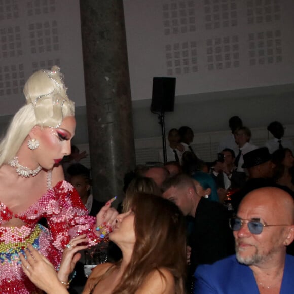 Babeth Djian, Jean-Paul Gaultier, Carla Bruni-Sarkozy, Pascal Obispo, La Big Bertha et La grande dame - 19e "Diner de la Mode" au bénéfice de Sidaction au Pavillon Cambon Capucines. Le 7 juillet 2022. © Olivier Borde-Bertrand Rindoff Petroff / Bestimage