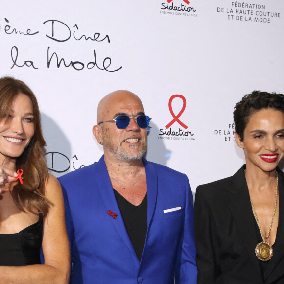 Carla Bruni-Sarkozy, Pascal Obispo et Farida Khelfa - 19e "Diner de la Mode" au bénéfice de Sidaction au Pavillon Cambon Capucines. Paris. Le 7 juillet 2022. © Olivier Borde-Bertrand Rindoff Petroff / Bestimage