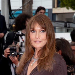 Carla Bruni-Sarkozy - Montée des marches du film "Les Amandiers" lors du 75e Festival International du Film de Cannes. Le 22 mai 2022. © Cyril Moreau / Bestimage