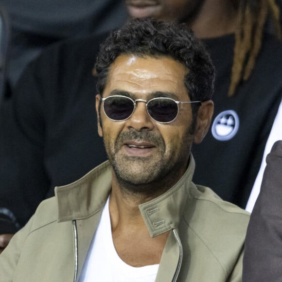 Jamel Debbouze et Mélissa Theuriau assistent au match aller de la Ligue des Champions entre le Paris Saint-Germain contre la Juventus (2-1) au Parc des Princes à Paris le 6 septembre 2022.