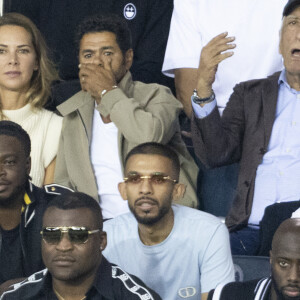 Jamel Debbouze et Mélissa Theuriau assistent au match aller de la Ligue des Champions entre le Paris Saint-Germain contre la Juventus (2-1) au Parc des Princes à Paris le 6 septembre 2022.