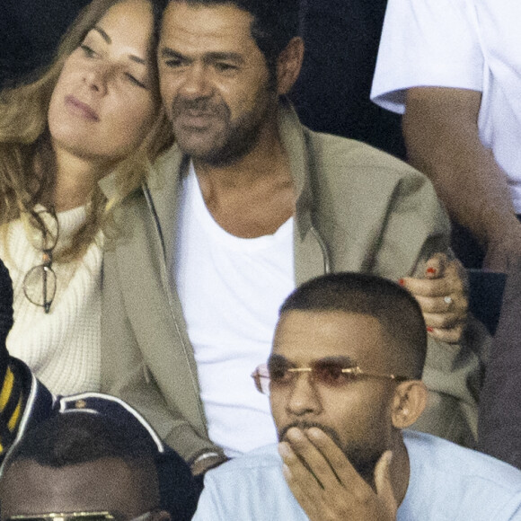 Jamel Debbouze et Mélissa Theuriau assistent au match aller de la Ligue des Champions entre le Paris Saint-Germain contre la Juventus (2-1) au Parc des Princes à Paris le 6 septembre 2022.