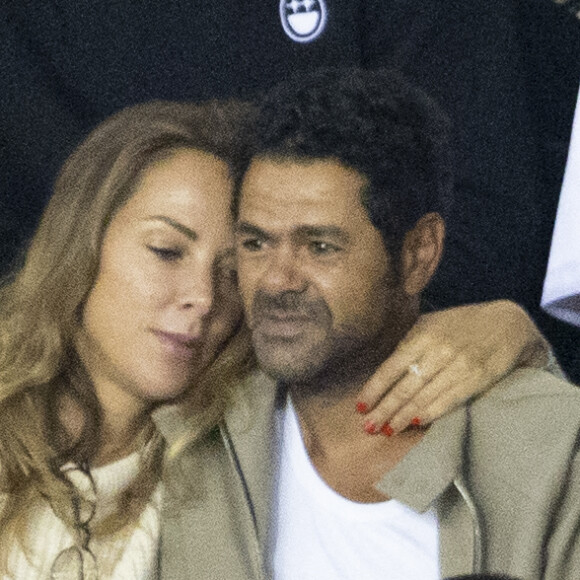 Jamel Debbouze et Mélissa Theuriau assistent au match aller de la Ligue des Champions entre le Paris Saint-Germain contre la Juventus (2-1) au Parc des Princes à Paris le 6 septembre 2022.