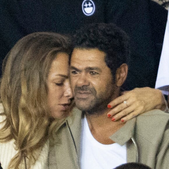 Jamel Debbouze et Mélissa Theuriau assistent au match aller de la Ligue des Champions entre le Paris Saint-Germain contre la Juventus (2-1) au Parc des Princes à Paris le 6 septembre 2022.