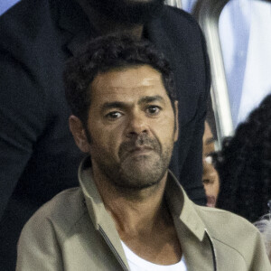 Jamel Debbouze assiste au match aller de la Ligue des Champions entre le Paris Saint-Germain contre la Juventus (2-1) au Parc des Princes à Paris le 6 septembre 2022.