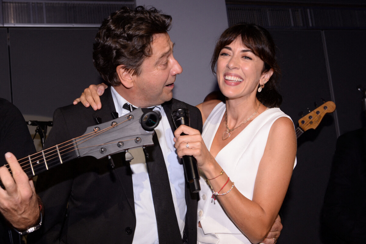 Nolwenn Leroy sublime en blanc et ultra complice avec Patrick Bruel,  Laurent Gerra et Louis Bertignac - Purepeople