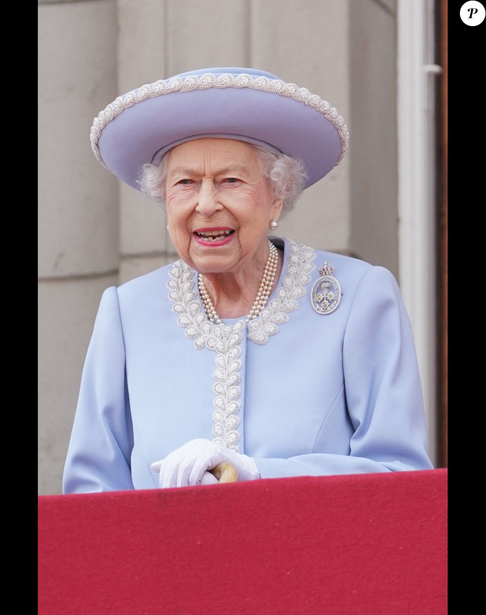 Elizabeth II - La famille royale au balcon lors de la parade militaire "Trooping the Colour" dans le cadre de la célébration du jubilé de platine de la reine Elizabeth II à Londres.