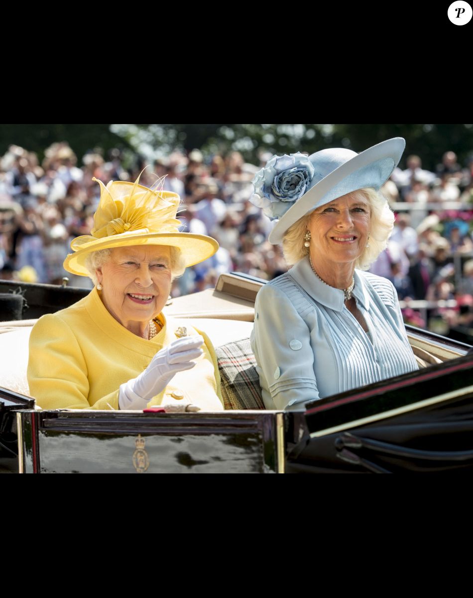 La reine Elizabeth II d'Angleterre, Camilla Parker Bowles de la 2e journée des courses hippiques "Royal Ascot", le 21 juin 2017.