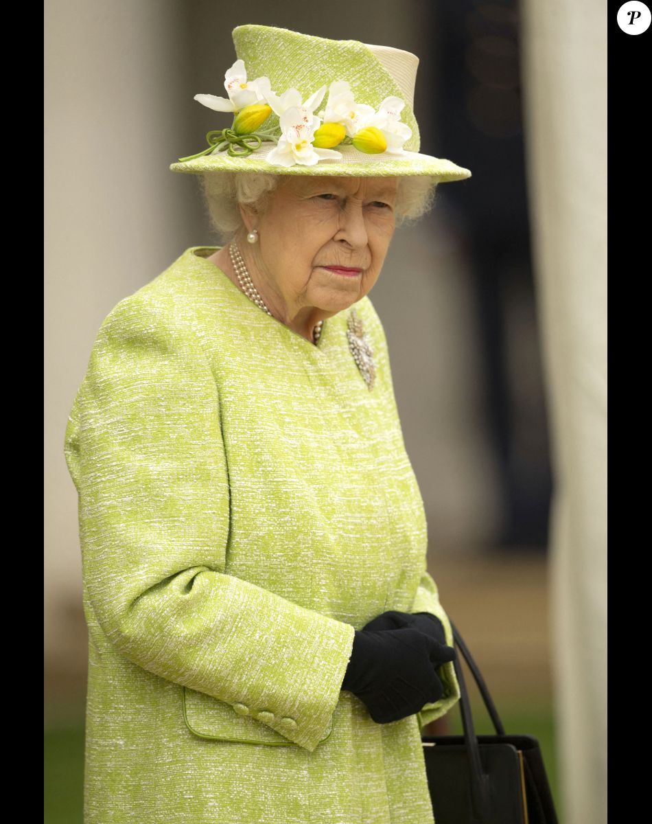 La reine Elizabeth II d'Angleterre assiste à un service pour marquer le centenaire de la Royal Australian Air Force au CWGC Air Forces Memorial à Runnymede, Royaume Uni, le 31 mars 2021.