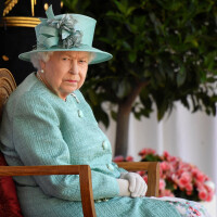 Mort d'Elizabeth II : pourquoi la reine d'Angleterre portait-elle toujours des couleurs très vives ?