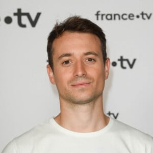 Hugo Clément au photocall pour la conférence de presse de rentrée de France TV à la Grande Halle de la Villette à Paris, France, le 6 juillet 2022. © Coadic Guirec/Bestimage 