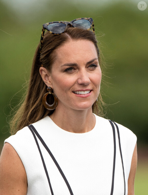Catherine (Kate) Middleton, duchesse de Cambridge, assiste au match de polo caritatif Out-Sourcing Inc au Guards Polo Club, Smiths Lawn à Windsor le 6 juillet 2022. 