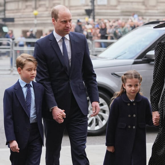 Le prince William, duc de Cambridge, et Catherine (Kate) Middleton, duchesse de Cambridge, avec leurs enfants, le prince George de Cambridge et la princesse Charlotte de Cambridge lors du service d'action de grâce en hommage au prince Philip, duc d'Edimbourg, à l'abbaye de Westminster à Londres, Royaume Uni, le 29 mars 2022. Le prince Philip, duc d'Edimbourg, est décédé le 9 avril 2021. © Julien Burton/Bestimage 