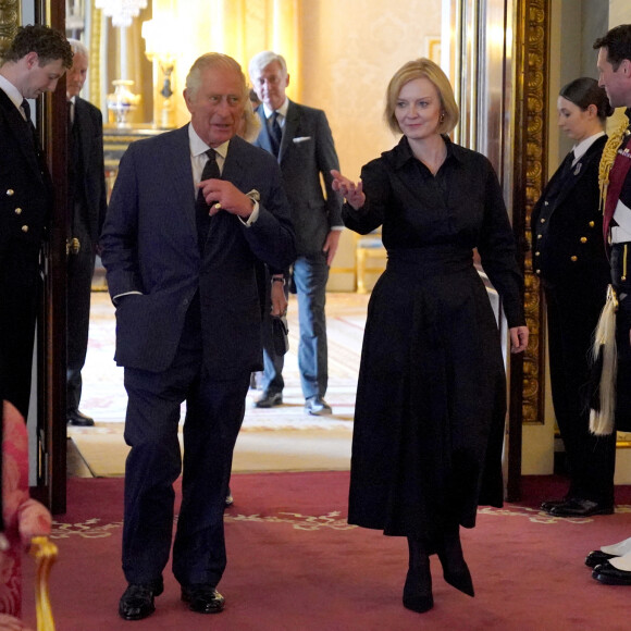La Première ministre britannique Liz Truss et les membres du gouvernement reçus par le roi Charles III d'Angleterre au palais de Buckingham à Londres. Le 10 septembre 2022