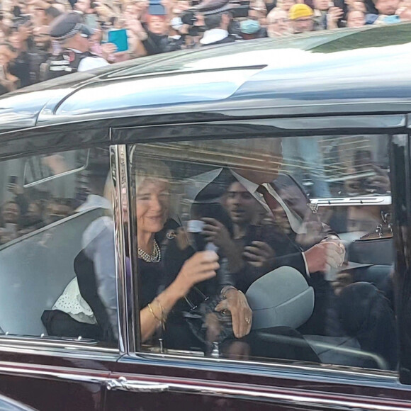 Le roi Charles III d'Angleterre et la reine consort Camilla Parker Bowles quittent le palais de Buckingham à Londres, pour se rendre au palais Saint-James pour la proclamation de roi. Le 10 septembre 2022