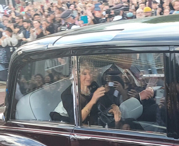 Le roi Charles III d'Angleterre et la reine consort Camilla Parker Bowles quittent le palais de Buckingham à Londres, pour se rendre au palais Saint-James pour la proclamation de roi. Le 10 septembre 2022