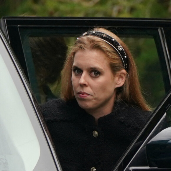 Princesse Beatrice d'York - La famille royale d'Angleterre à son arrivée à la messe en l'honneur de la reine Elisabeth II d'Angleterre en l'église Crathie Kirk à Balmoral. Le 10 septembre 2022 