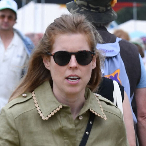 La princesse Béatrice d'York et son mari Edoardo Mapelli Mozzi aperçus au festival musical de Glastonbury, le 24 juin 2022. 