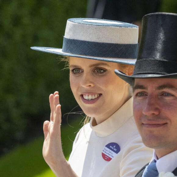La princesse Béatrice d'York et son mari Edoardo Mapelli Mozzi - Deuxième jour de la Royal Ascot 2022 à l'hippodrome d'Ascot dans le Berkshire, le 15 juin 2022. 